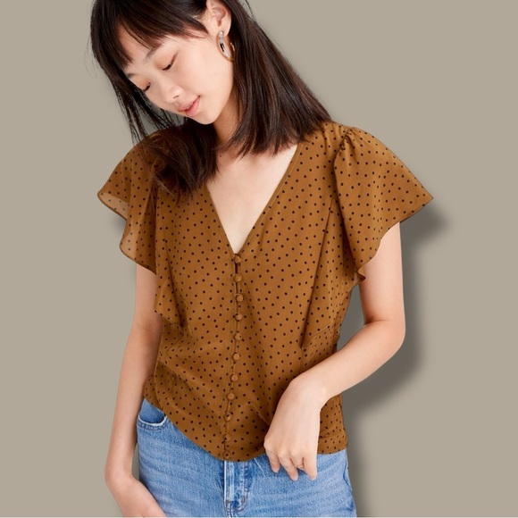 Madewell ‘Silk Carmelina Flutter-Sleeve Top in Polka Dot’ in Easy Dot Asparagus - Picture 4 of 15